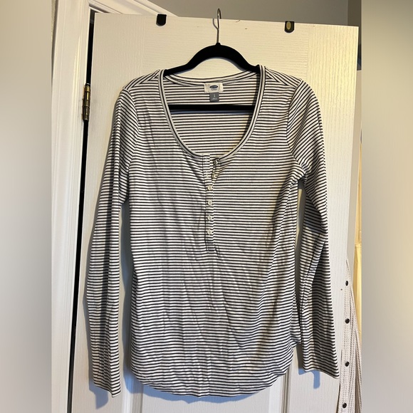 Old navy long sleeve henley - Picture 1 of 2